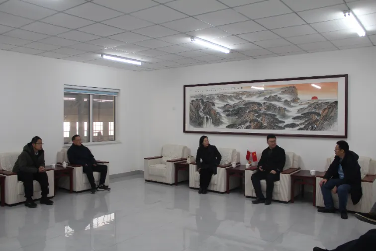 Pagtanggap sa isang Delegasyon mula sa Shandong University of Architecture upang Bisitahin ang Plant at Galugarin ang Kolaborasyon
